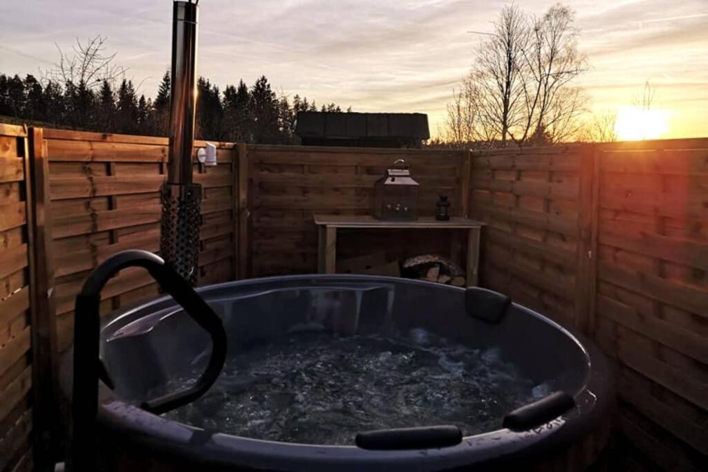 Ruhig Gelegene, Top Moderne Ferienwohnung - Hot Tub Und Sauna Gegen Aufpreis Neuhaus an Der Eger Luaran gambar
